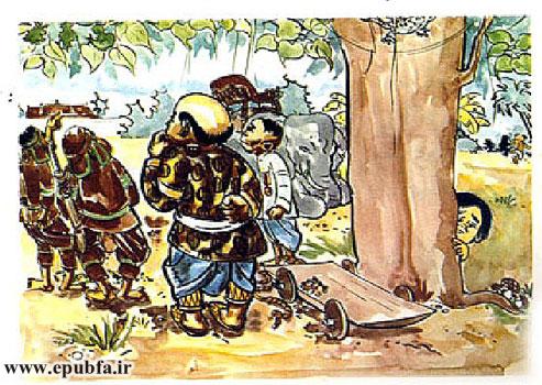 پادشاه همینکه به درخت تکیه داد چشمش افتاد به سایهی حیوانهایی که روی زمین افتاده بود.